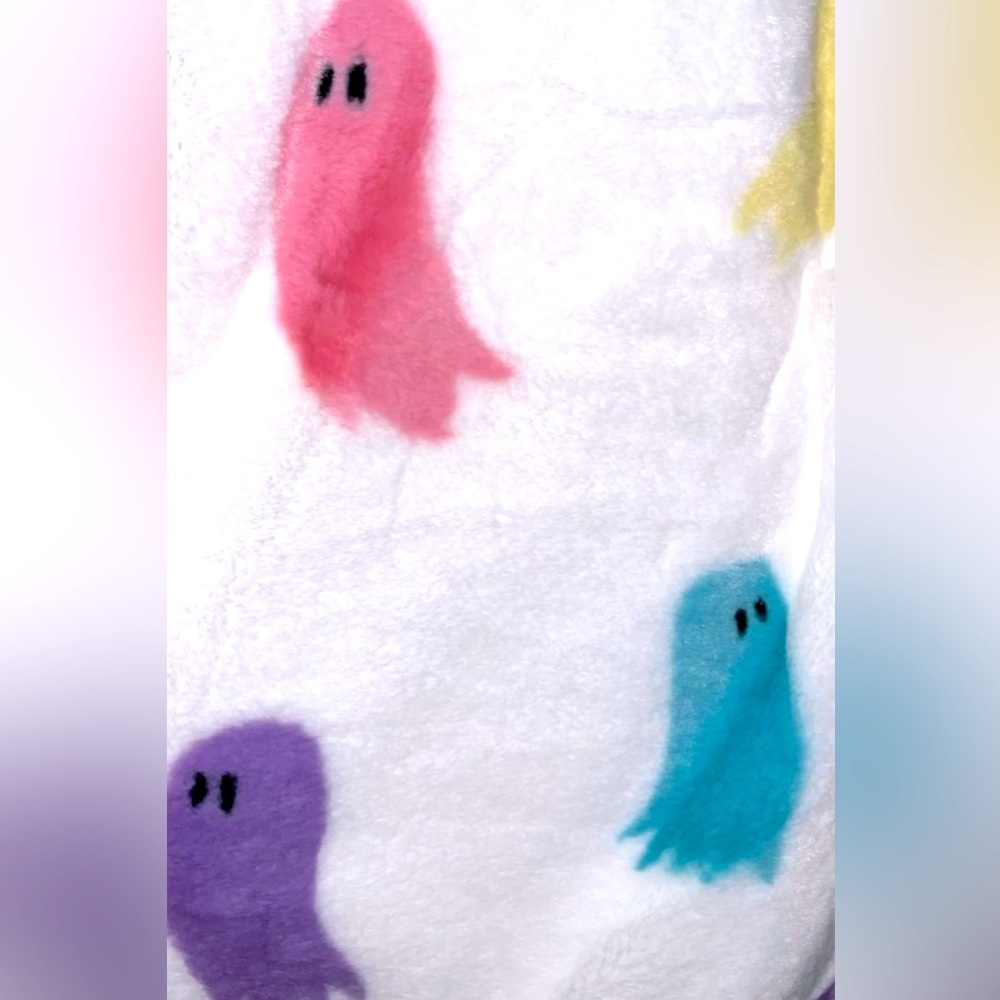 Ghost throw blanket - Picture 3 of 3